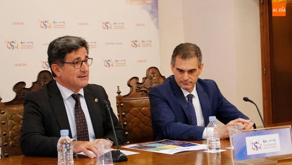 El vicerrector de Relaciones Internacionales, Efrem Yildiz, y el director del Centro Europe Direct de Salamanca, Luis Norberto González.  Foto de Elena López