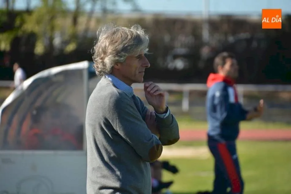 Roberto Aguirre durante un partido