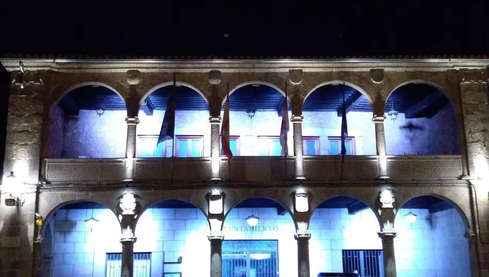 Nueva iluminación en la fachada del ayuntamiento de Béjar