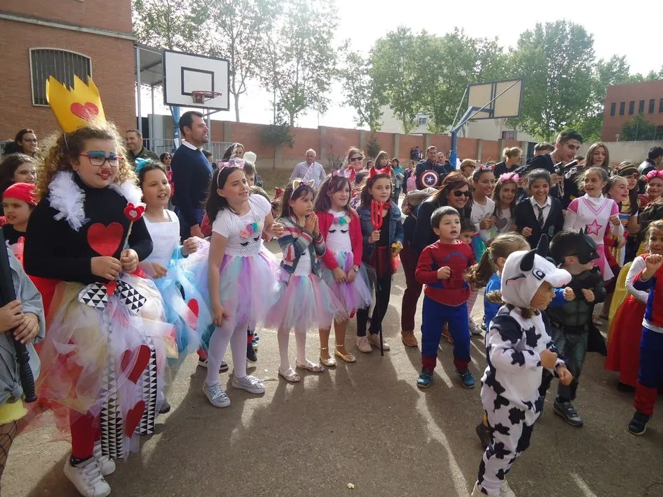 Foto 6 - El Colegio Padres Trinitarios inicia sus fiestas con concurso de pinchos y desfile de disfraces