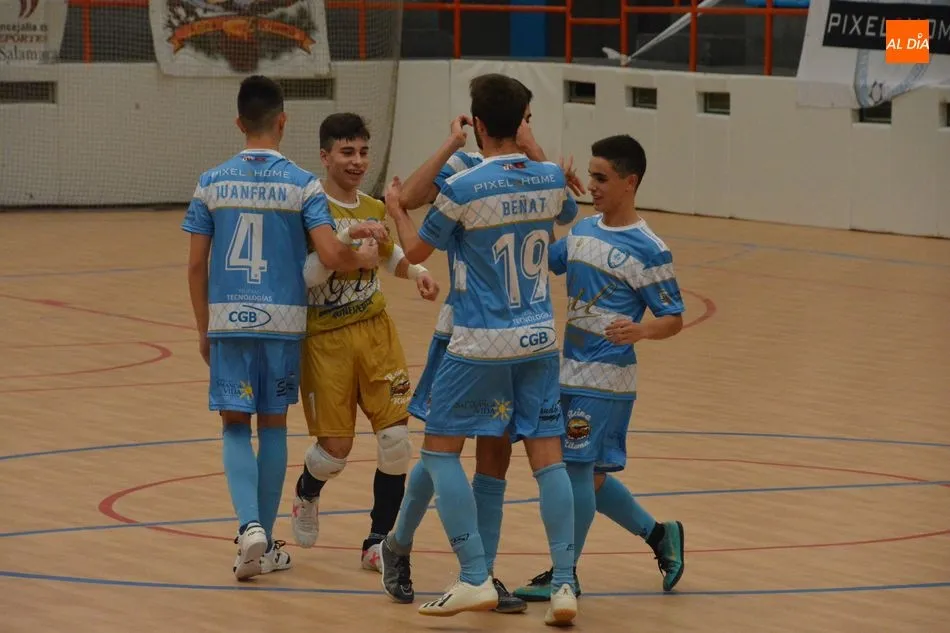 Los jugadores del Salamanca FS celebran un gol