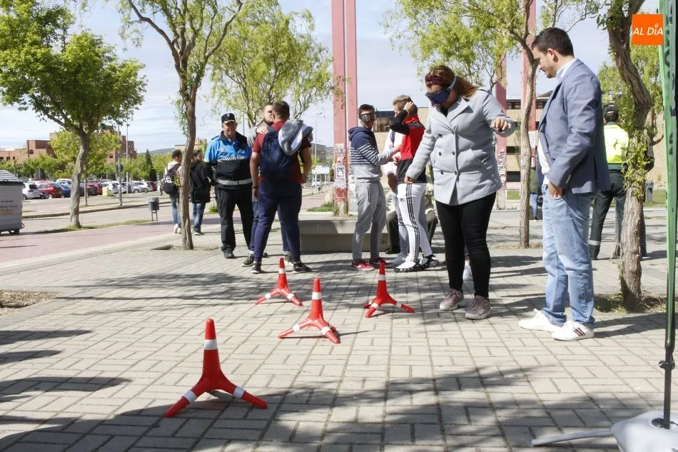 Foto 2 - La USAL promueve la seguridad vial entre sus estudiantes con demostraciones pr&aacute;cticas