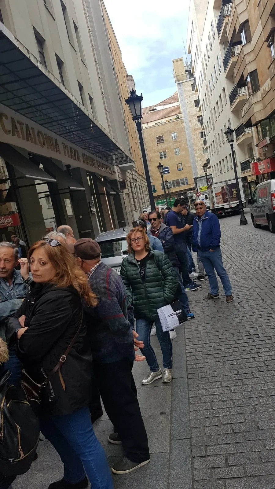 Foto 2 - La afici&oacute;n del Salamanca UDS responde de manera abrumadora en busca de las entradas para el...
