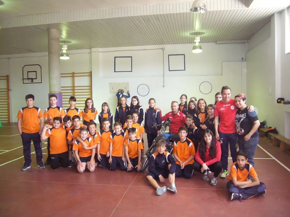 Foto 4 - &lsquo;Deporte para todos&rsquo; con la Fundaci&oacute;n Aviva en el Colegio Antonio Machado