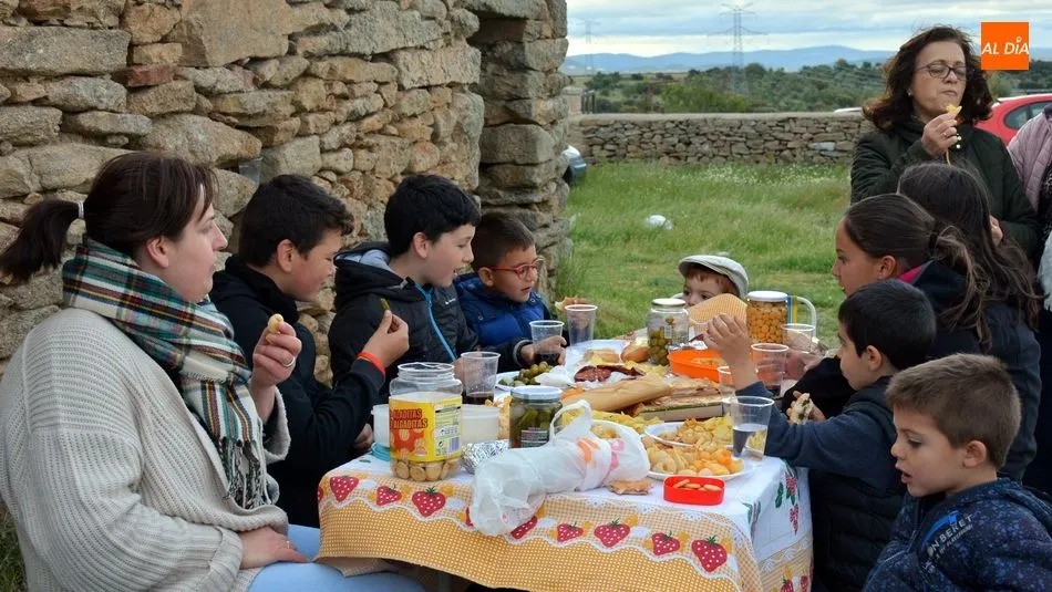 Foto 7 - La celebraci&oacute;n de San Gregorio re&uacute;ne a los lumbralenses en Las Vi&ntilde;as