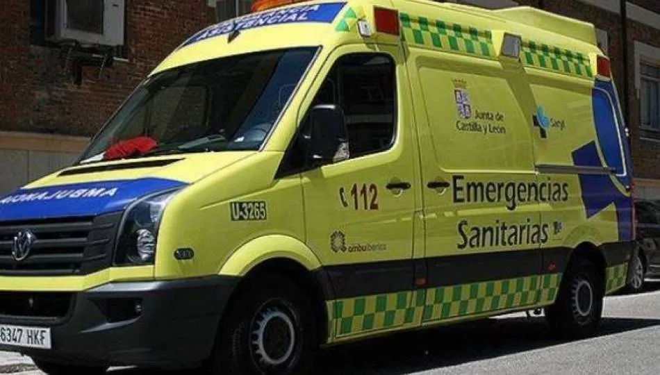 Herido un varón de 49 años en una colisión entre dos coches en la calle La Alberca