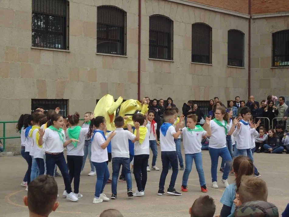Foto 11 - Contin&uacute;an las fiestas en el Colegio Padres Trinitarios con m&uacute;sica y bailes  