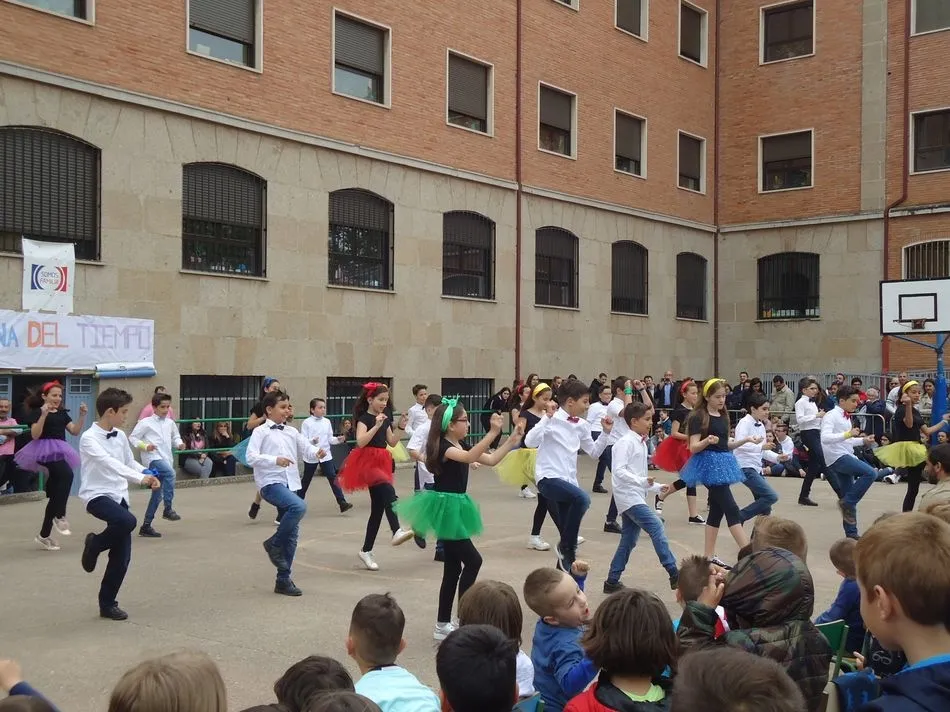 Foto 10 - Contin&uacute;an las fiestas en el Colegio Padres Trinitarios con m&uacute;sica y bailes  