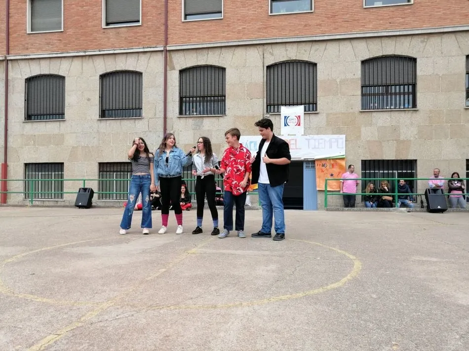 Foto 7 - Contin&uacute;an las fiestas en el Colegio Padres Trinitarios con m&uacute;sica y bailes  
