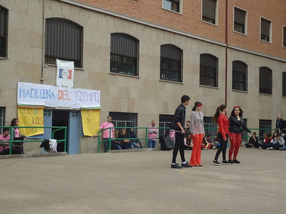 Foto 4 - Contin&uacute;an las fiestas en el Colegio Padres Trinitarios con m&uacute;sica y bailes  