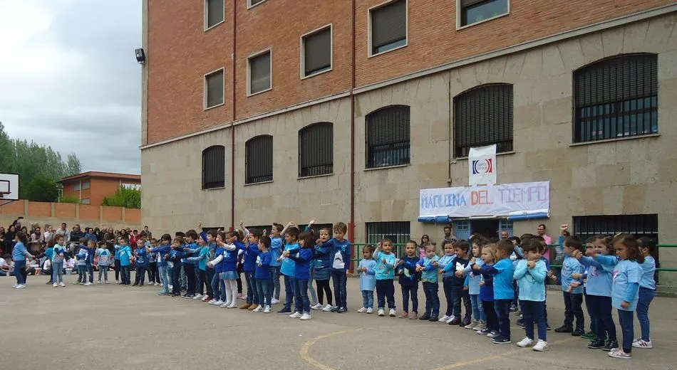 Foto 2 - Contin&uacute;an las fiestas en el Colegio Padres Trinitarios con m&uacute;sica y bailes  