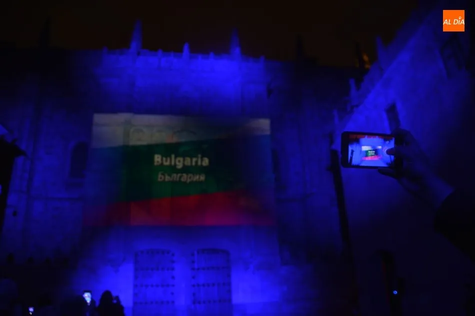 Foto 7 - La fachada de la Universidad se ilumina de azul por la celebraci&oacute;n del D&iacute;a de Europa