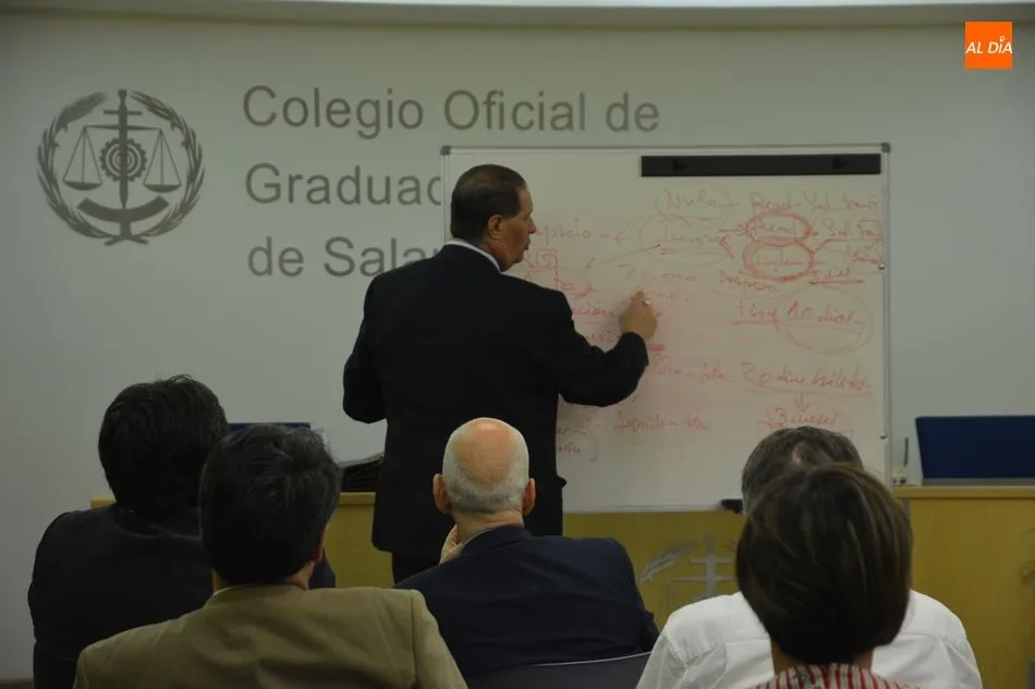 Foto 8 - Clausura y entrega de diplomas del I Curso de Derecho Procesal Laboral del Colegio de Graduados...
