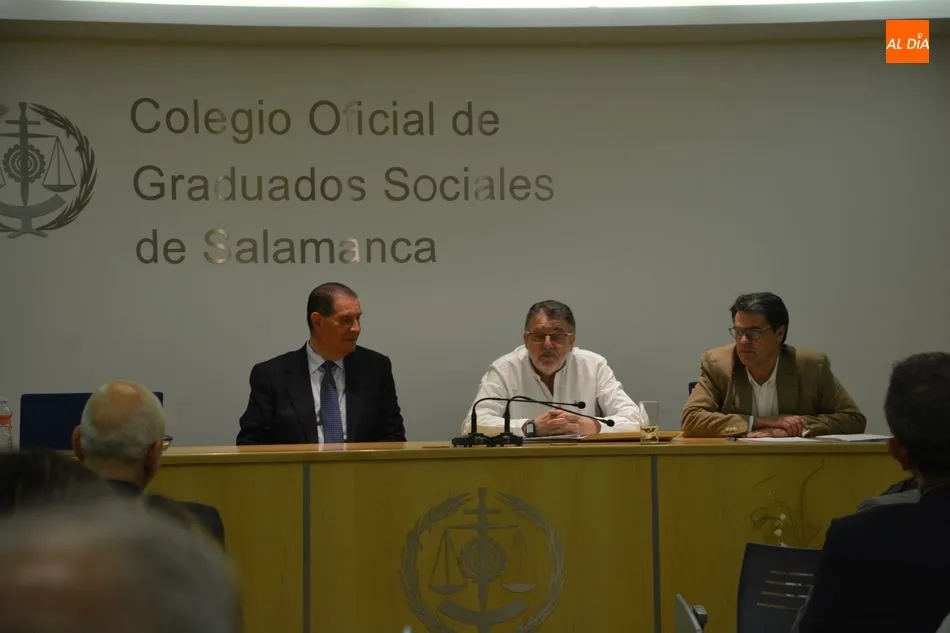 Foto 4 - Clausura y entrega de diplomas del I Curso de Derecho Procesal Laboral del Colegio de Graduados...