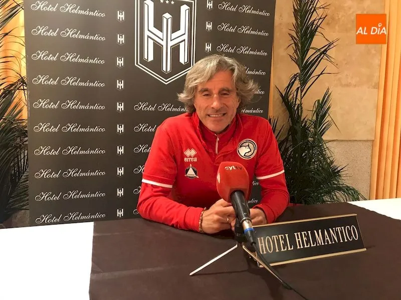 Roberto Aguirre durante la rueda de prensa