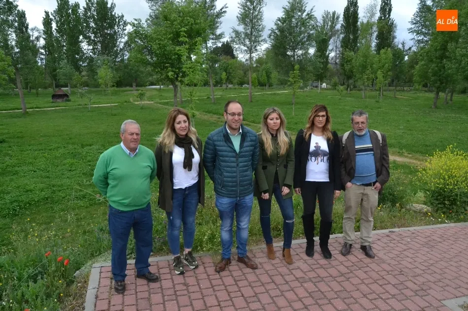 Dotar de iluminación al entorno del río y contratar más jardineros, entre las ideas del PP para...