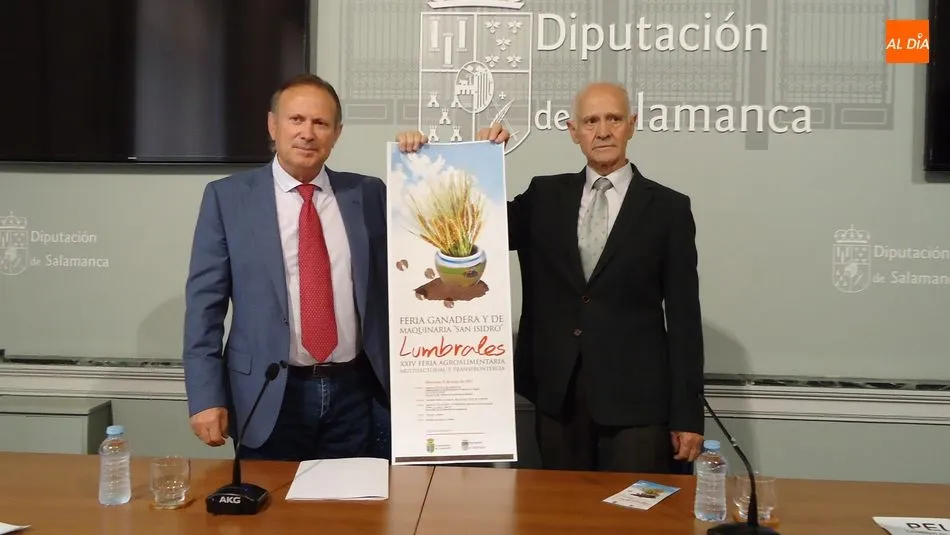 El diputado Román Hernández y el alcalde de Lumbrales, Pedro Sánchez, en la presentación de las ferias
