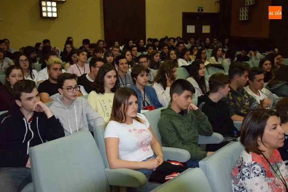 Foto 11 - El I Concurso de Cristalizaci&oacute;n acerca a la ciencia a m&aacute;s de 300 estudiantes de ESO y Bachillerato