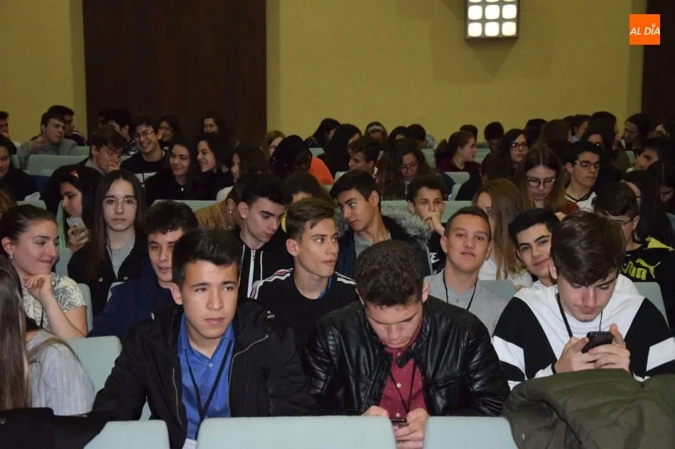 Foto 5 - El I Concurso de Cristalizaci&oacute;n acerca a la ciencia a m&aacute;s de 300 estudiantes de ESO y Bachillerato