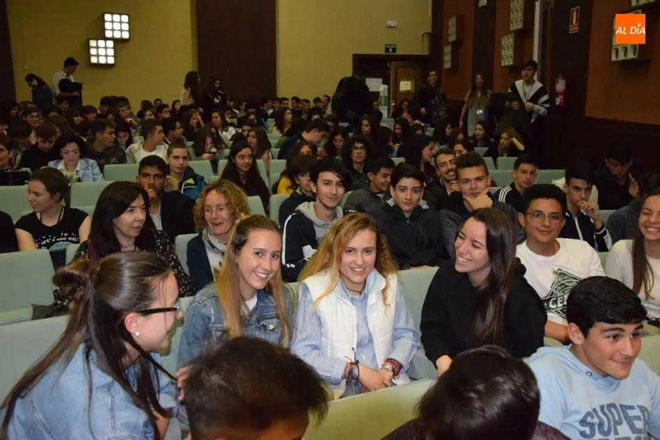 Foto 4 - El I Concurso de Cristalizaci&oacute;n acerca a la ciencia a m&aacute;s de 300 estudiantes de ESO y Bachillerato