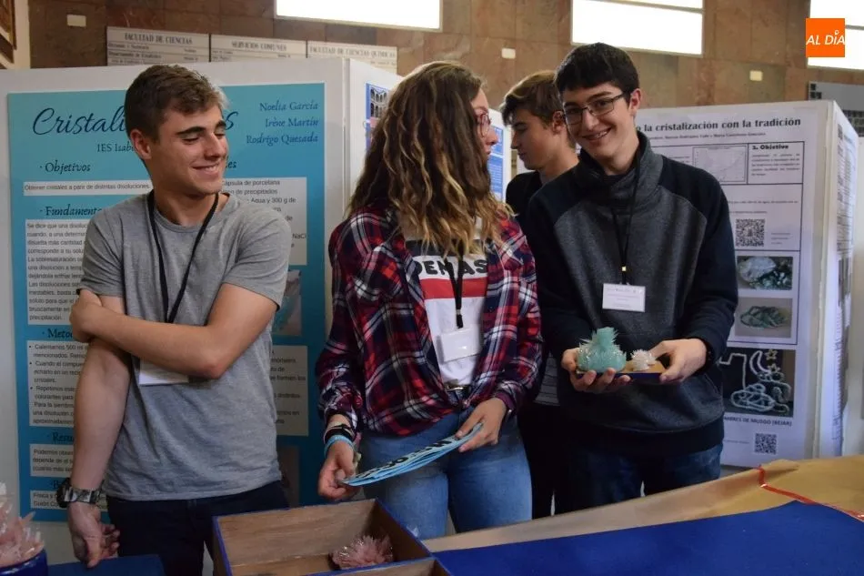Foto 2 - El I Concurso de Cristalizaci&oacute;n acerca a la ciencia a m&aacute;s de 300 estudiantes de ESO y Bachillerato