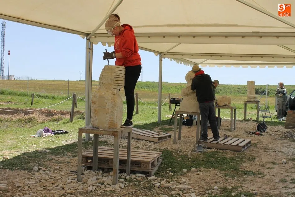Trabajos de los participantes en el Certamen de Escultura en la anterior edición de la Feria de la Piedra