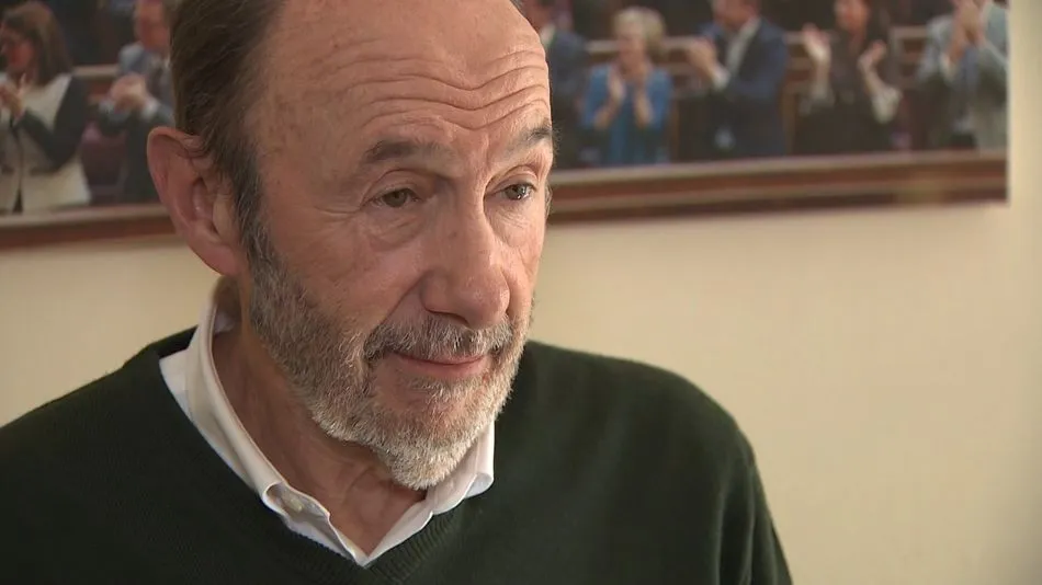 Llega al Congreso el féretro con los restos mortales de Alfredo Pérez Rubalcaba  