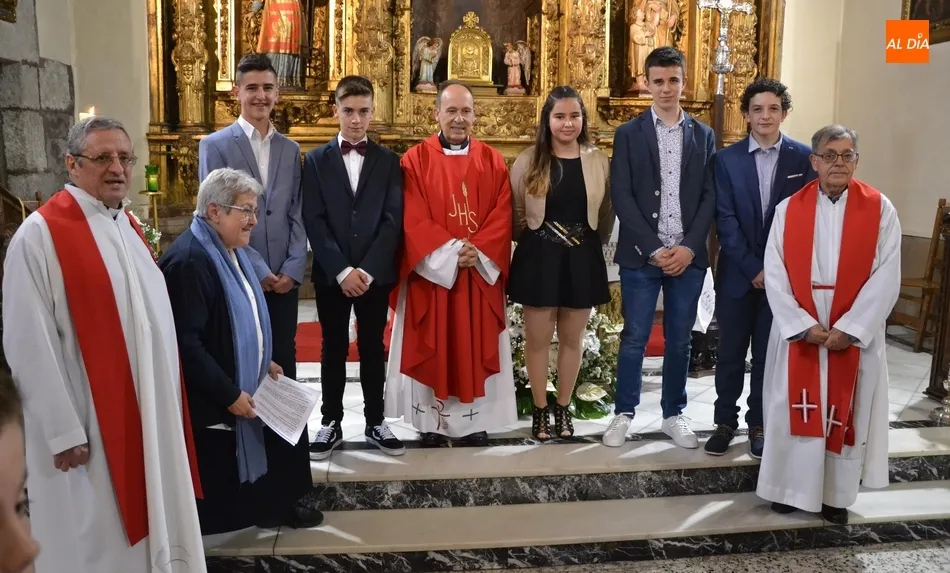 Cinco jóvenes reciben el Sacramento de la Confirmación en la Parroquia de San Andrés  