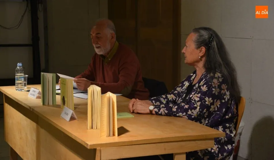 Amada Elsa López y Antonio Cea Gutiérrez, en la presentación del libro. Foto de Lydia González