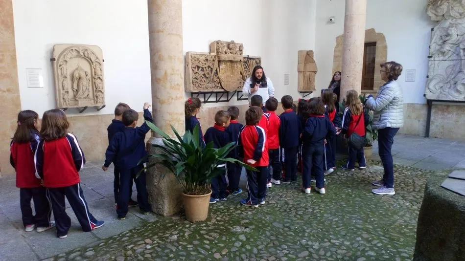 Foto 6 - Los alumnos de Primaria del Colegio Padres Trinitarios visitan el Museo de Salamanca