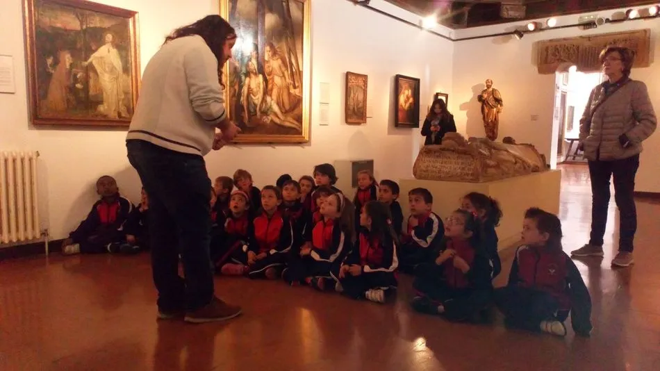 Foto 4 - Los alumnos de Primaria del Colegio Padres Trinitarios visitan el Museo de Salamanca