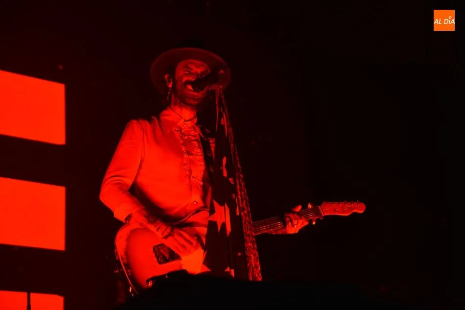 Foto 11 - Un Leiva en plenitud llena el Multiusos en el inicio de su gira