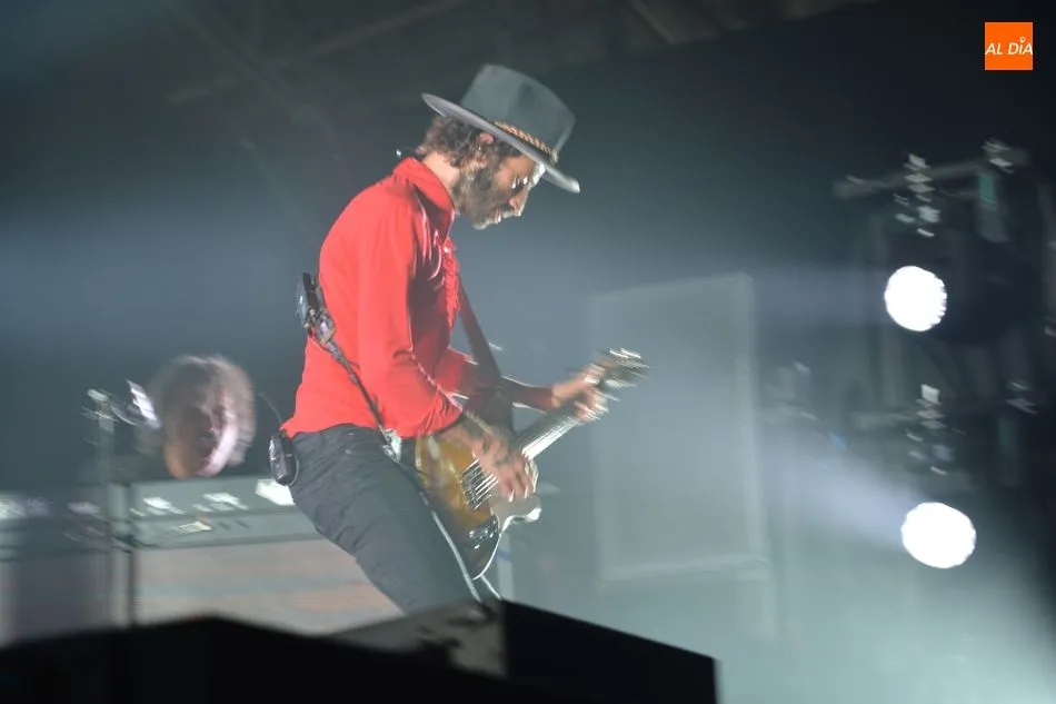 Foto 8 - Un Leiva en plenitud llena el Multiusos en el inicio de su gira