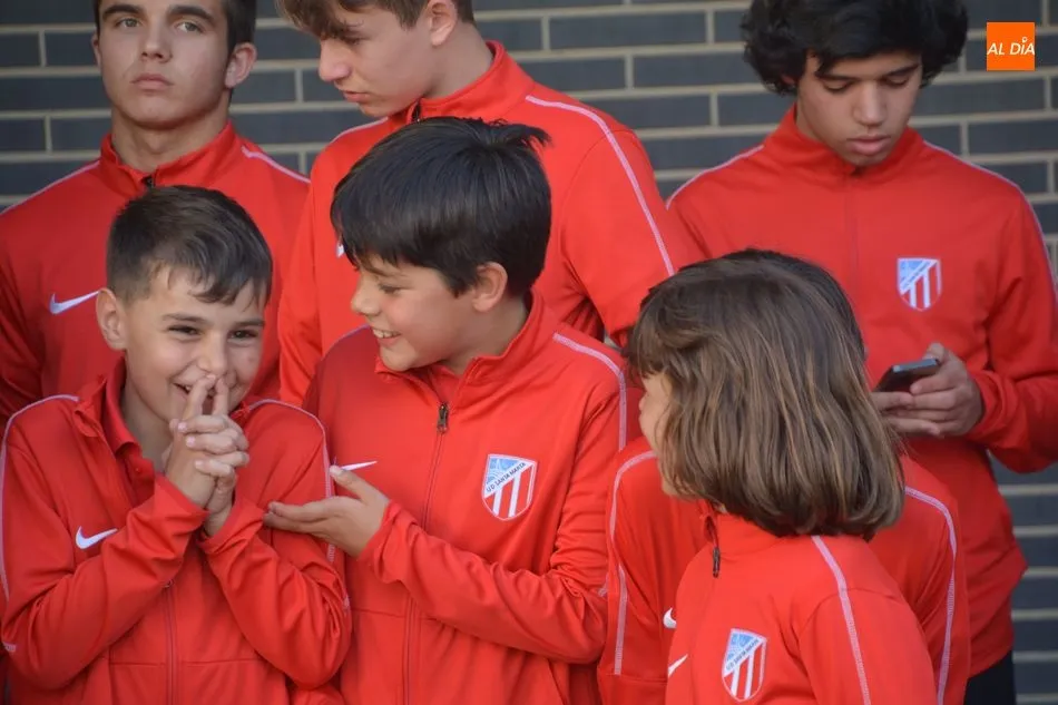 Foto 7 - El Ayuntamiento de Santa Marta de Tormes recibe la visita de los ganadores de la Oviedo Cup