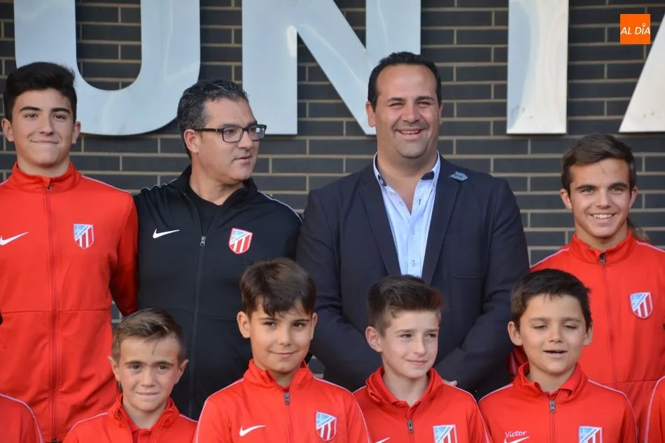 Foto 5 - El Ayuntamiento de Santa Marta de Tormes recibe la visita de los ganadores de la Oviedo Cup