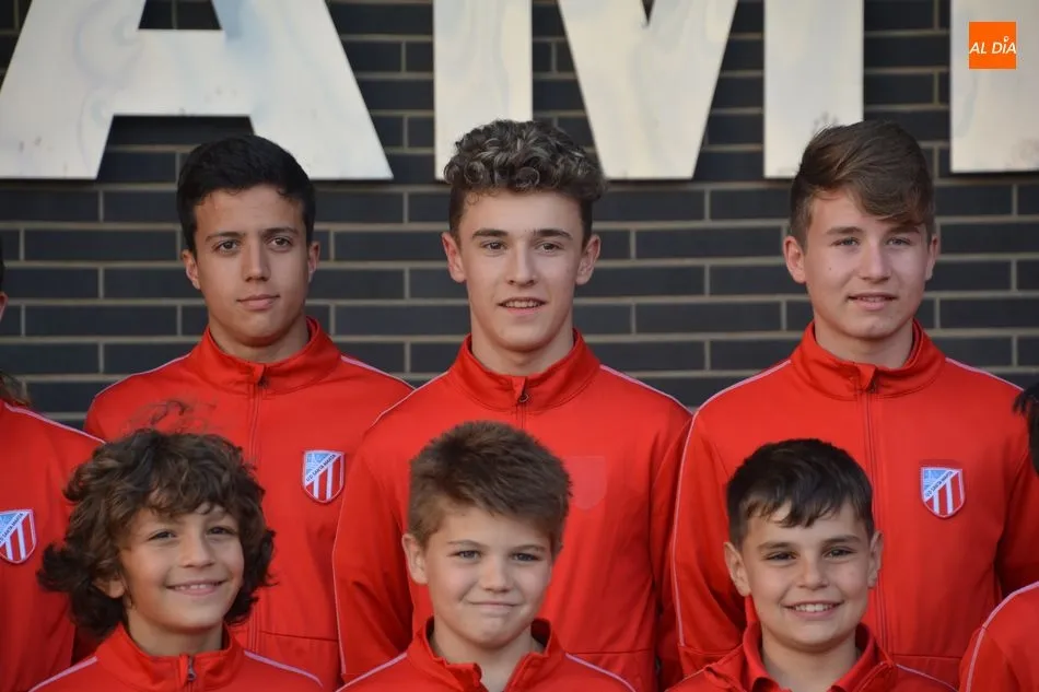Foto 4 - El Ayuntamiento de Santa Marta de Tormes recibe la visita de los ganadores de la Oviedo Cup