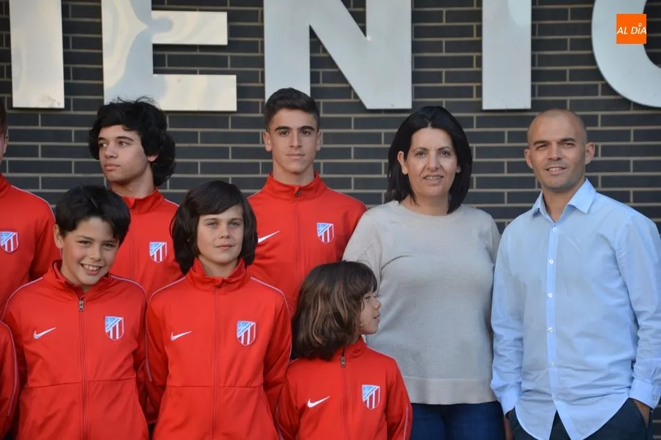 Foto 3 - El Ayuntamiento de Santa Marta de Tormes recibe la visita de los ganadores de la Oviedo Cup