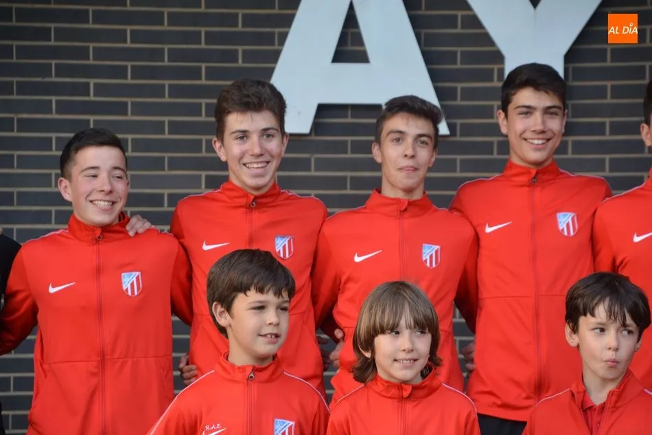 Foto 2 - El Ayuntamiento de Santa Marta de Tormes recibe la visita de los ganadores de la Oviedo Cup