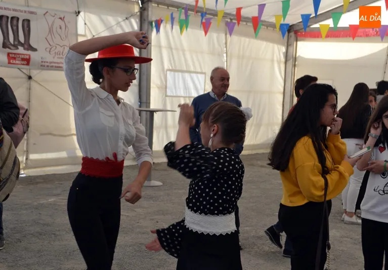 Foto 11 - Volantes, bailes y ganas, muchas ganas dan la bienvenida a la XI Feria de Abril y II Feria del...