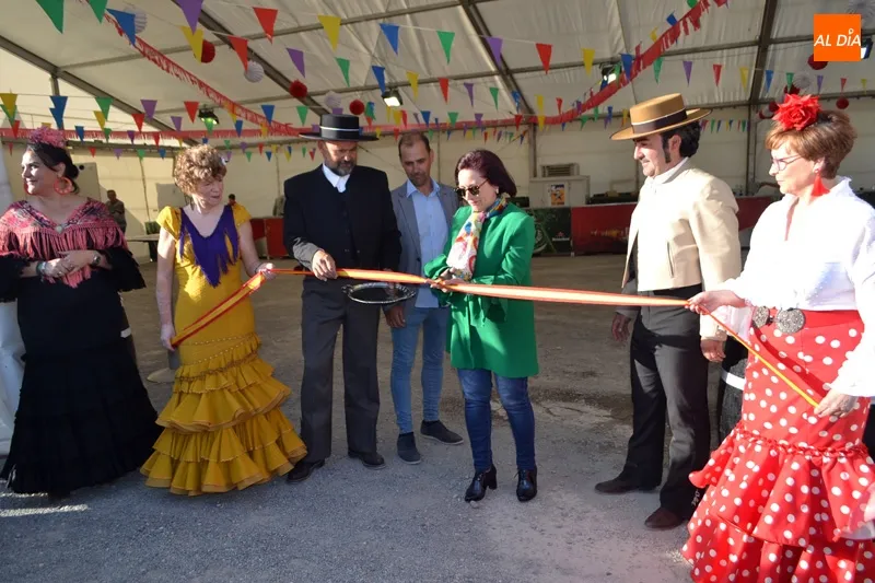 Foto 9 - Volantes, bailes y ganas, muchas ganas dan la bienvenida a la XI Feria de Abril y II Feria del...