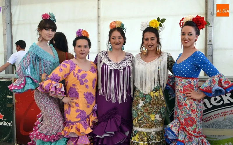 Foto 5 - Volantes, bailes y ganas, muchas ganas dan la bienvenida a la XI Feria de Abril y II Feria del...