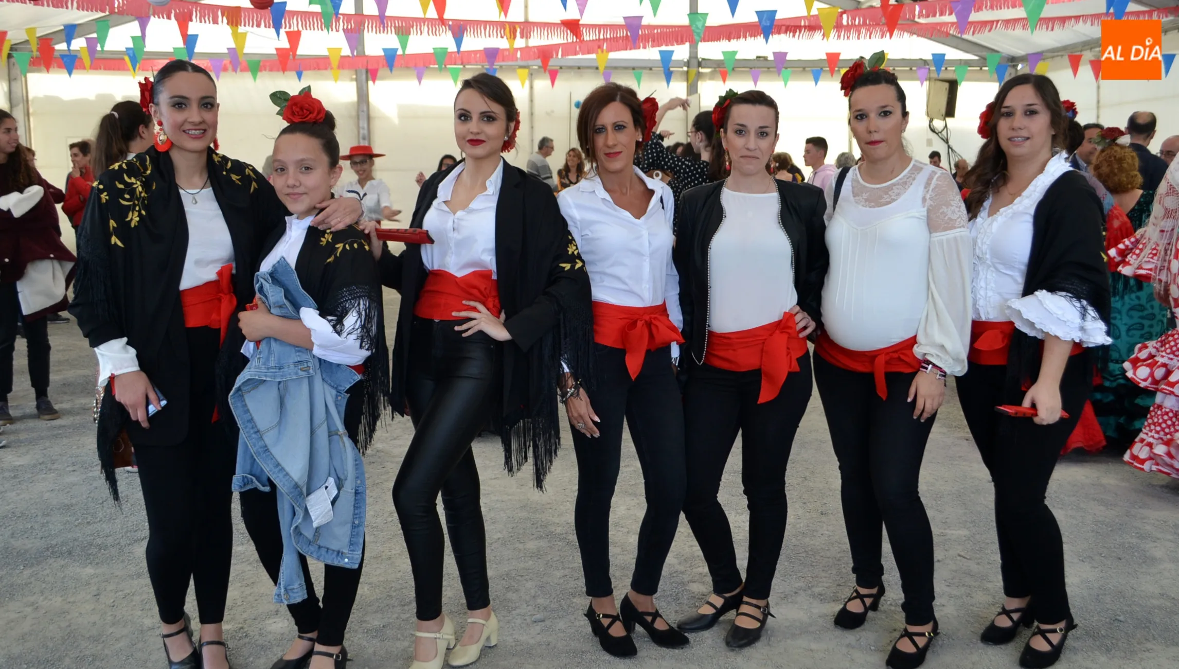 Cientos de personas participaban en la inauguración de la XI Feria de Abril