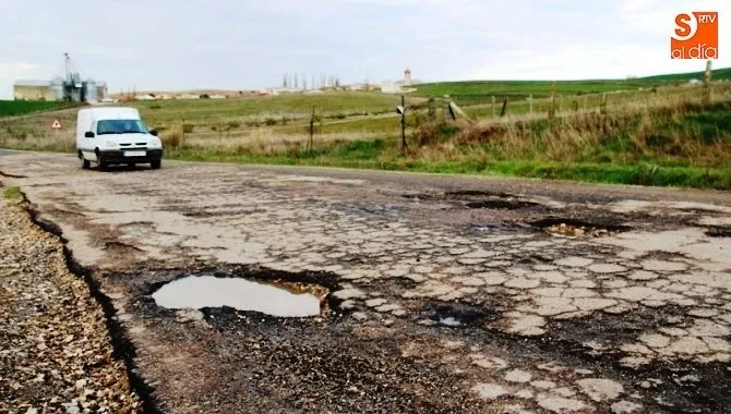 El deterioro de la carretera de Amatos a comienzos del año 2016