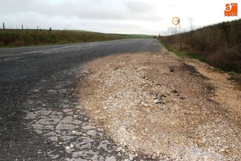 Foto 5 - El deterioro de la carretera de Amatos a comienzos del a&ntilde;o 2016