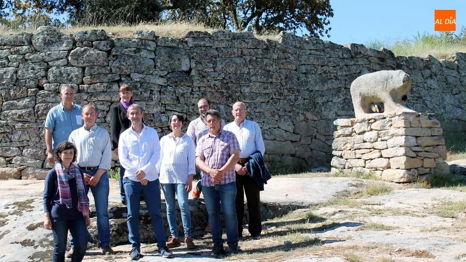 Foto de presentación de los candidatos del PP en el castro de Las Merchanas