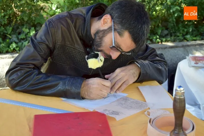 Foto 8 - La VI Jornada de Artesan&iacute;a muestra a los salmantinos los oficios de ayer y de hoy