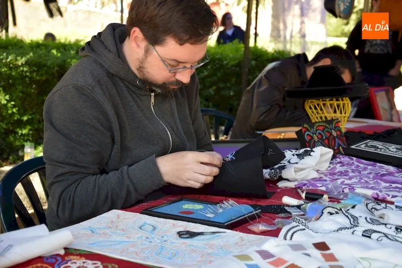 Foto 6 - La VI Jornada de Artesan&iacute;a muestra a los salmantinos los oficios de ayer y de hoy