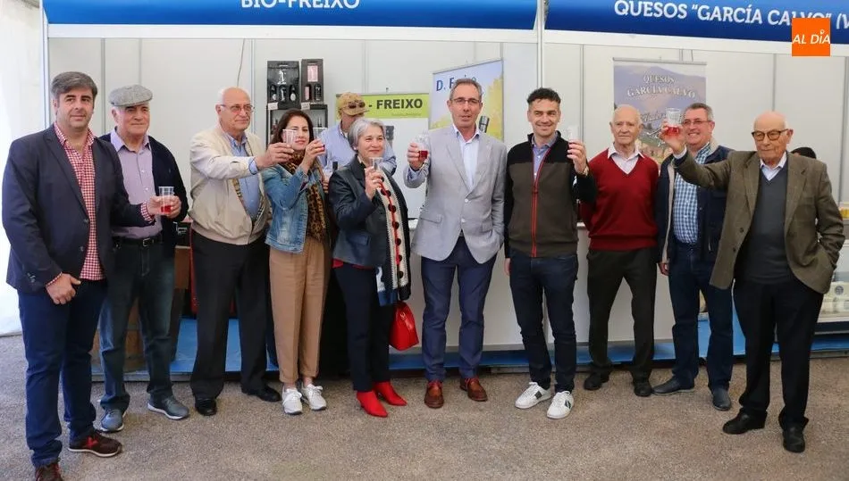 A la feria asistían un nutrido grupo de alcaldes, también responsables de Cs y del PP / CORRAL