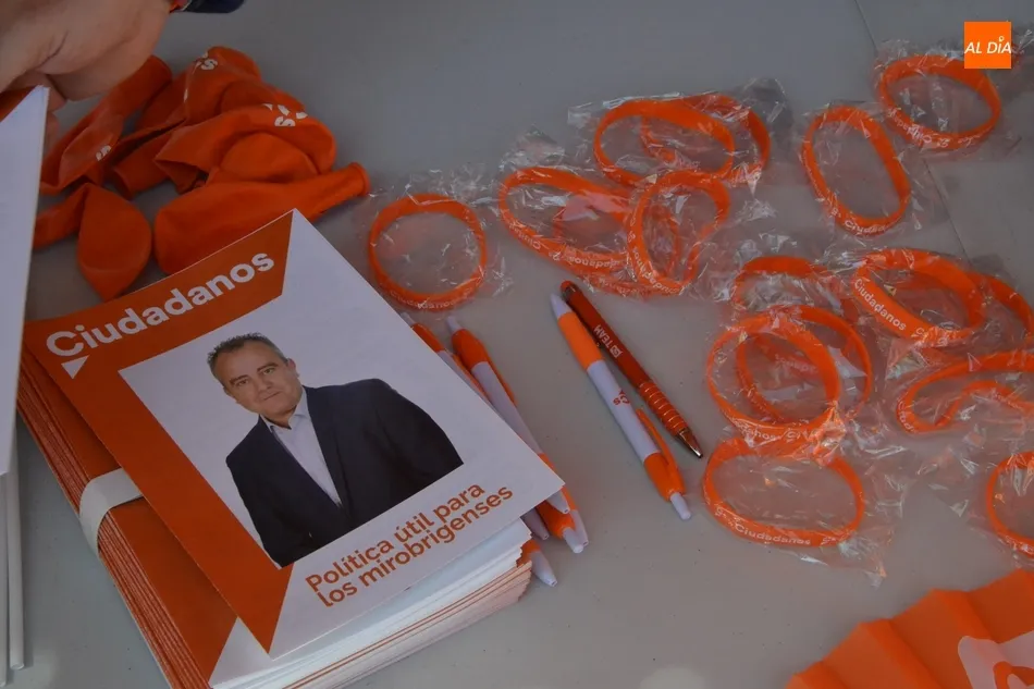 Foto 8 - La muerte de Rubalcaba condiciona el primer s&aacute;bado de mercadillo electoral  