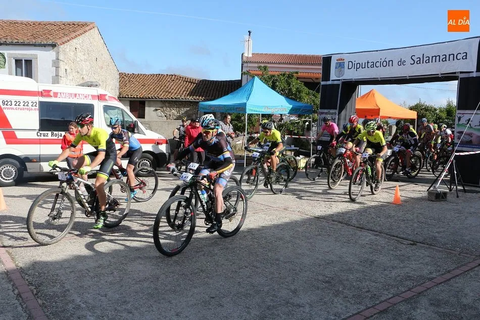 David López y Beatriz Sánchez triunfan en la IV BTT Entresierras